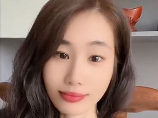 LeslieYi's Sexy Profile Image